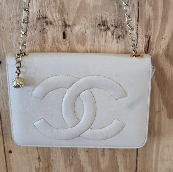 Chanel Leather Crossbody Bag Women 7x10 White Gold - Picture 3 of 15
